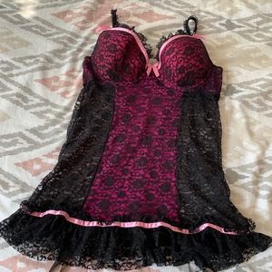 NEW Victoria's Secret Lingerie w/ garter clips 36C